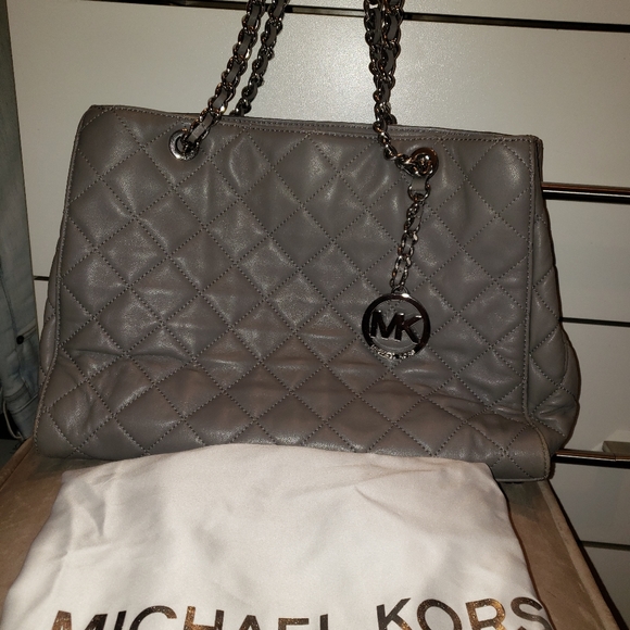 100% Authentic- Michael Kors Light grey Bag - Picture 6 of 6